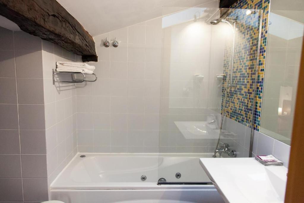 Gastro Hotel La Giraldilla Lierganes Phòng bức ảnh