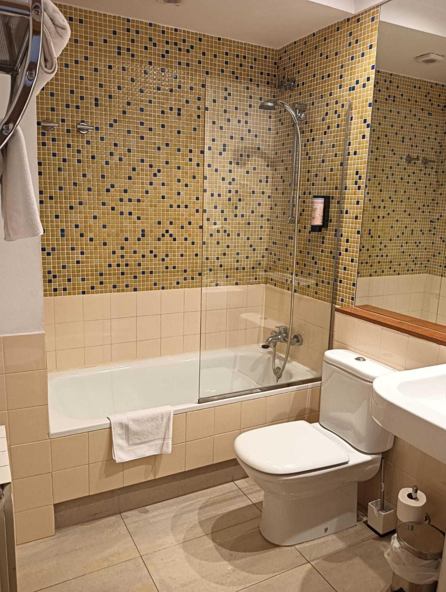 Gastro Hotel La Giraldilla Lierganes Phòng bức ảnh